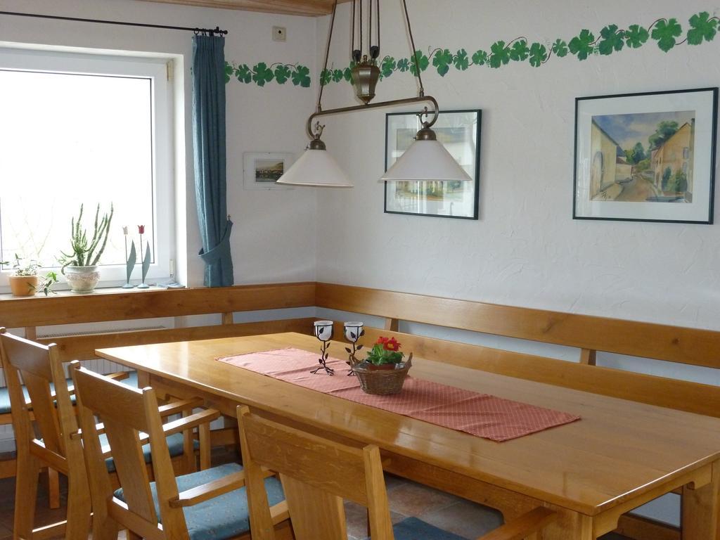 Weingut-Brennerei-Gaestehaus Emil Dauns Reil Ruang foto